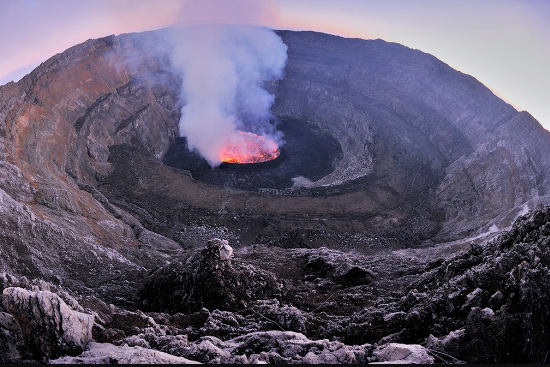 विश्वको एक सक्रिय ज्वालामुखी : निरागोंगो, कंगो, अफ्रीका