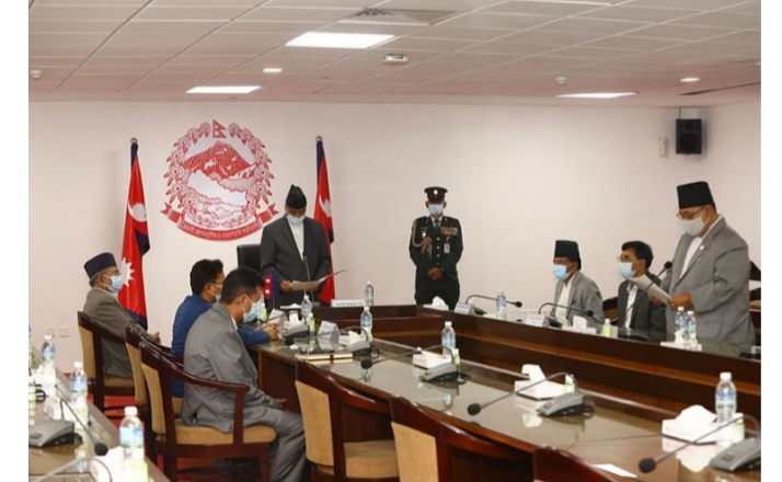 सत्तारुढ गठबन्धनमा विवाद