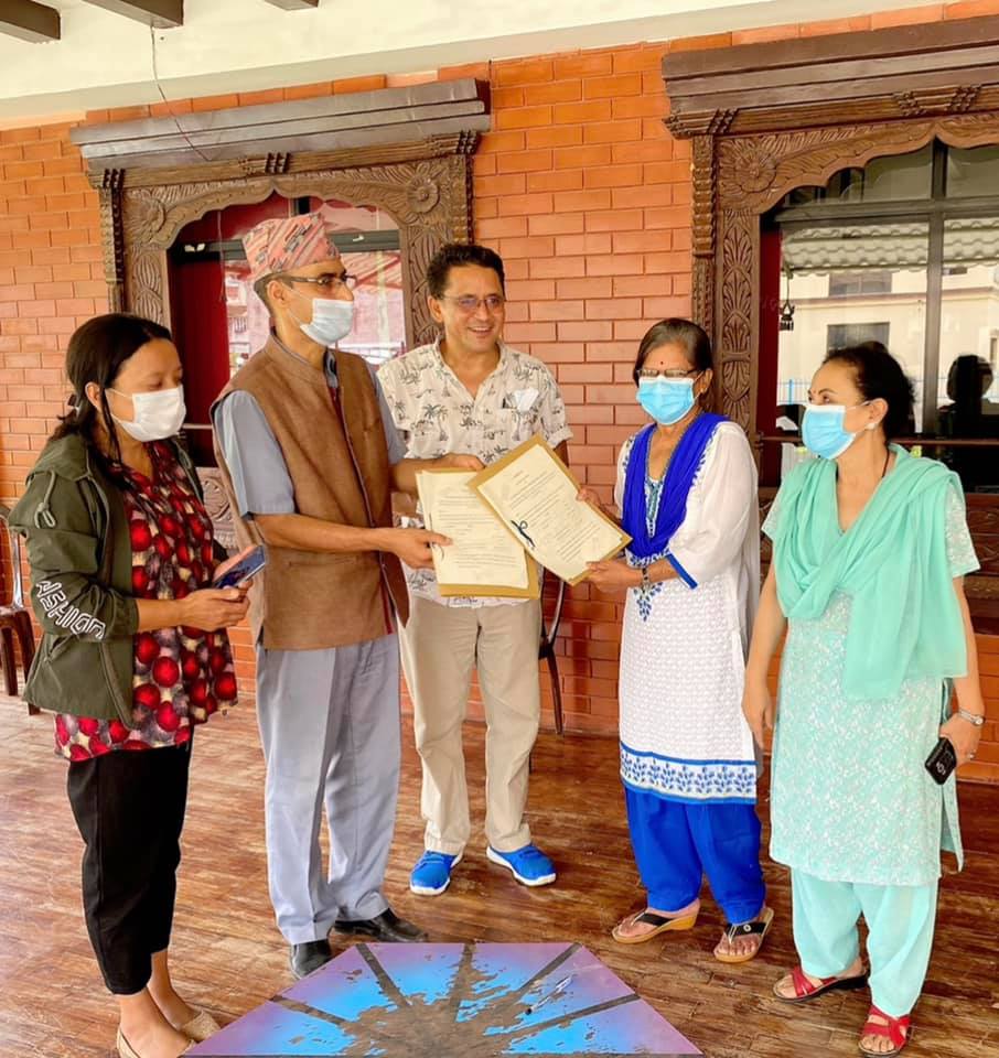 ॐ समाज डेन्टलले एकल महिलालाई दन्त उपचारमा ३० प्रतिशत छुट दिने