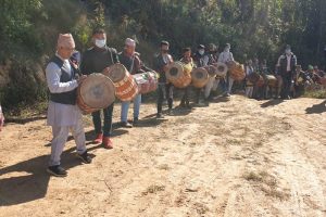 छकलीटारमा दुबो र ढुङ्गा छोएर याक्थुङहरुद्वारा भूमि रक्षाको संकल्प