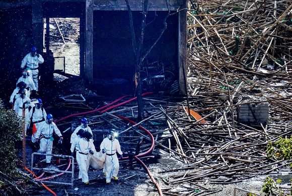 हङकङ आगलागी-वाङ च्यङ हाउसको पहिलो र दोस्रो तल्ला बीचमा रहेको मचानबाट आगो लागेको ठहर