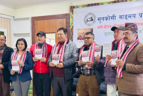 चौलागाईंको ‘हतारमा छन् यात्रीहरु’ को लोकार्पण