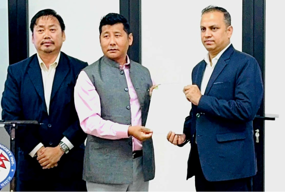 माननीय सांसद मनिष झालाई जनजाती महासंघ अमेरिकाले ग्यापन पत्र बुझायो